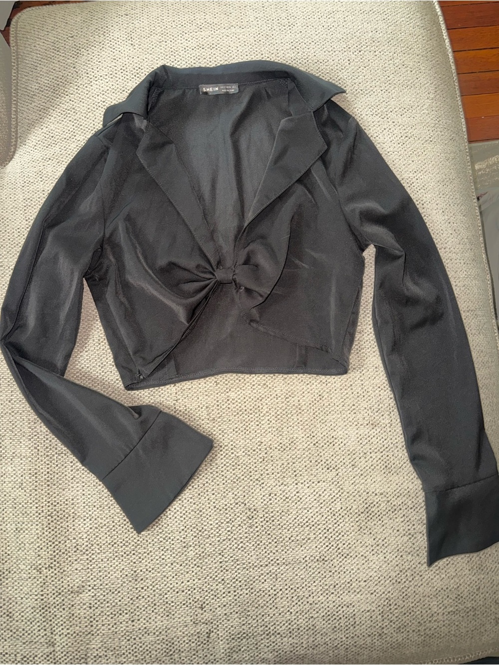 SHEIN Black Long Sleeve Twist-Front Crop Top